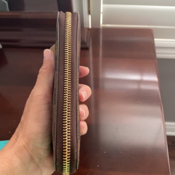 SOLD Authentic Louis Vuitton Zippy Compact Wallet - Picture 6 of 10